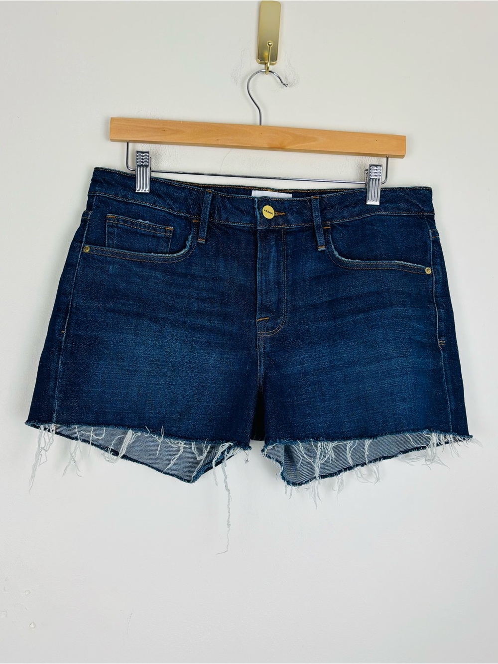 Frame Le Grande Garçon Short cutoff denim Jean shorts dark wash. Size 29